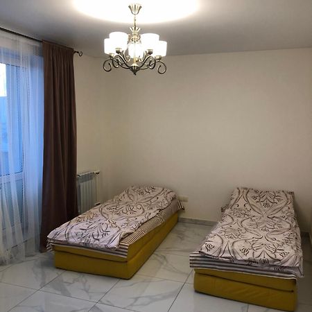 Luxflats Rivne Apartment ภายนอก รูปภาพ