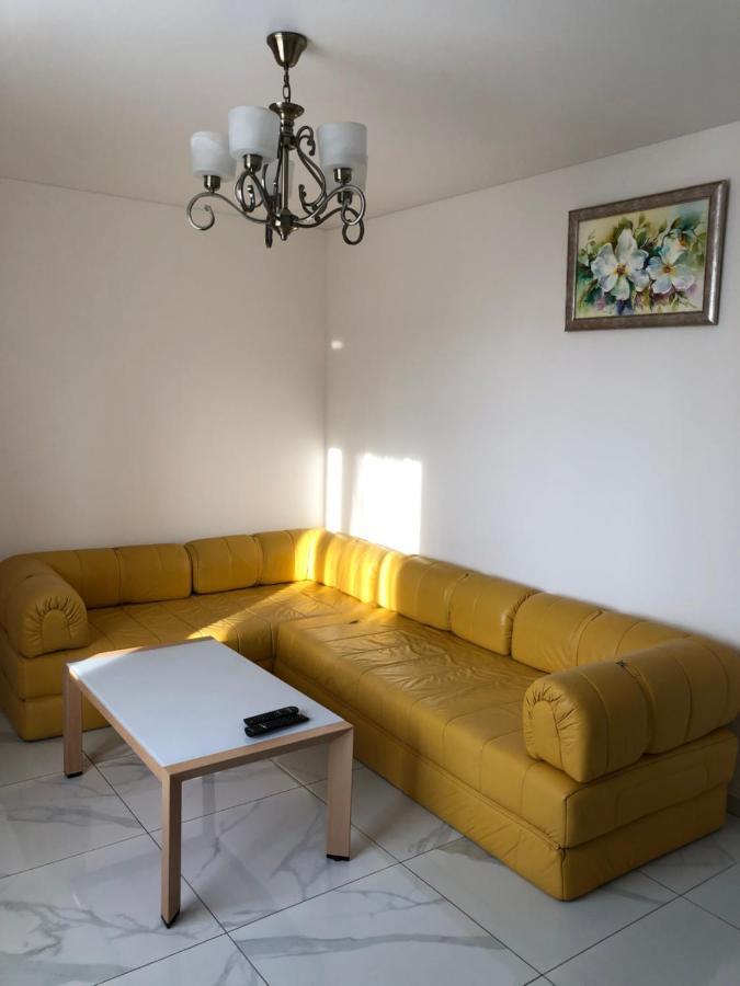 Luxflats Rivne Apartment ภายนอก รูปภาพ